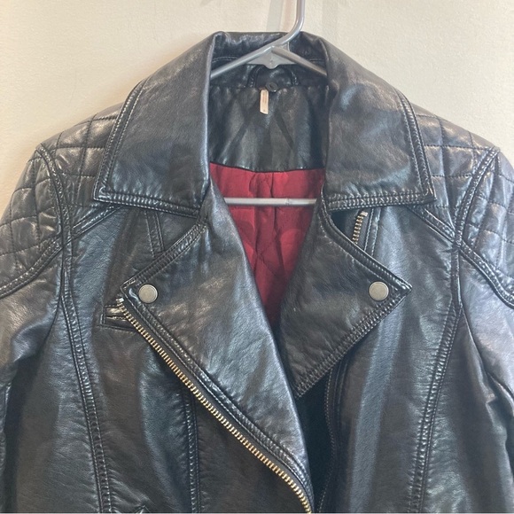 FREE PEOPLE Sz S Vegan Quilted Shoulder & Lining Zipper Snap Closure Moto Jacket - Picture 6 of 16